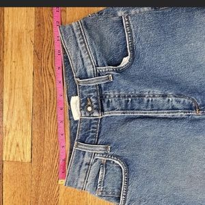 NEW: Jennifer Aniston’s closet! Favourite Daughter jeans